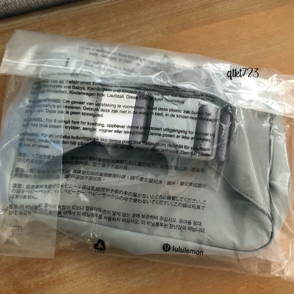 LARGE Everywhere Belt Bag - SILVER DROP - Picture 3 of 5